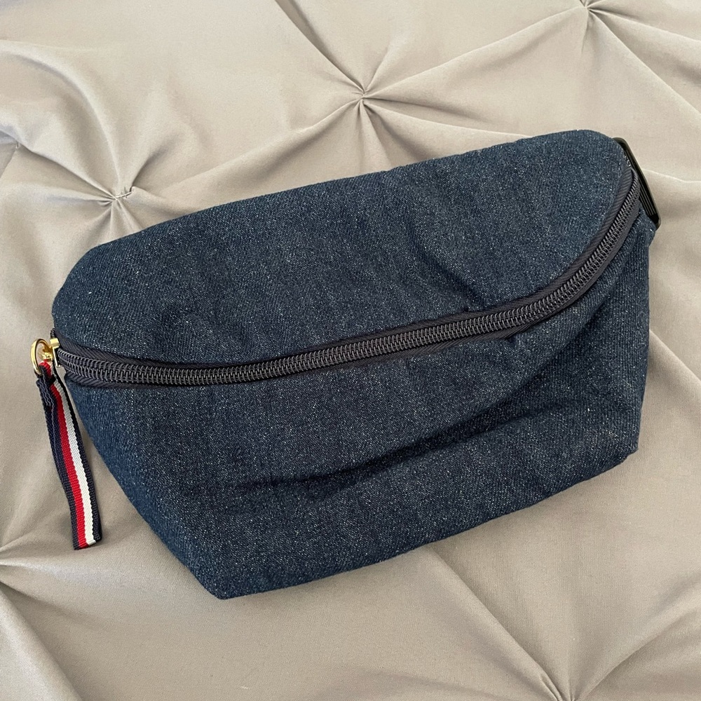 Tommy Hilfigure Dark Blue Fanny Pack - NEVER USED